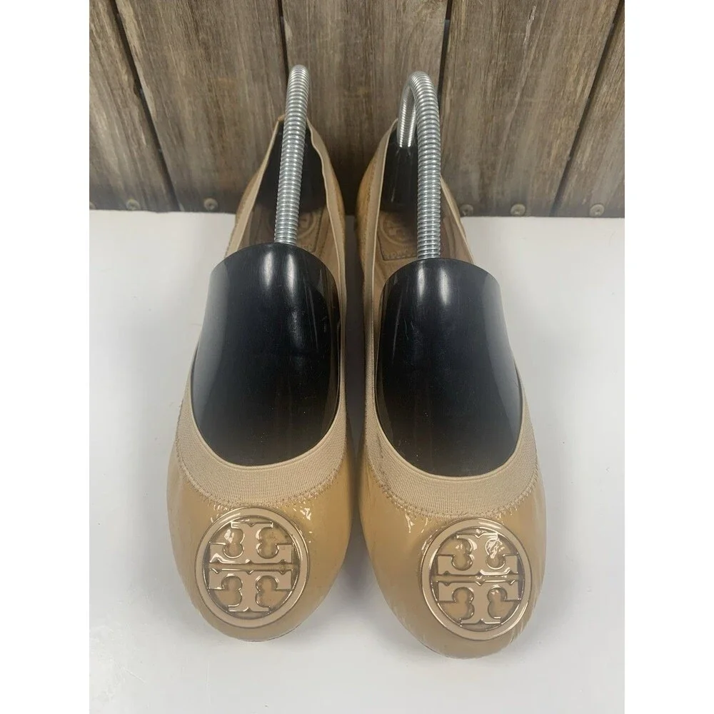 Tory Burch Caroline Women’s Sz 9 Ballet Flats Ivory Patent Leather Gold Logo - Picture 3 of 12